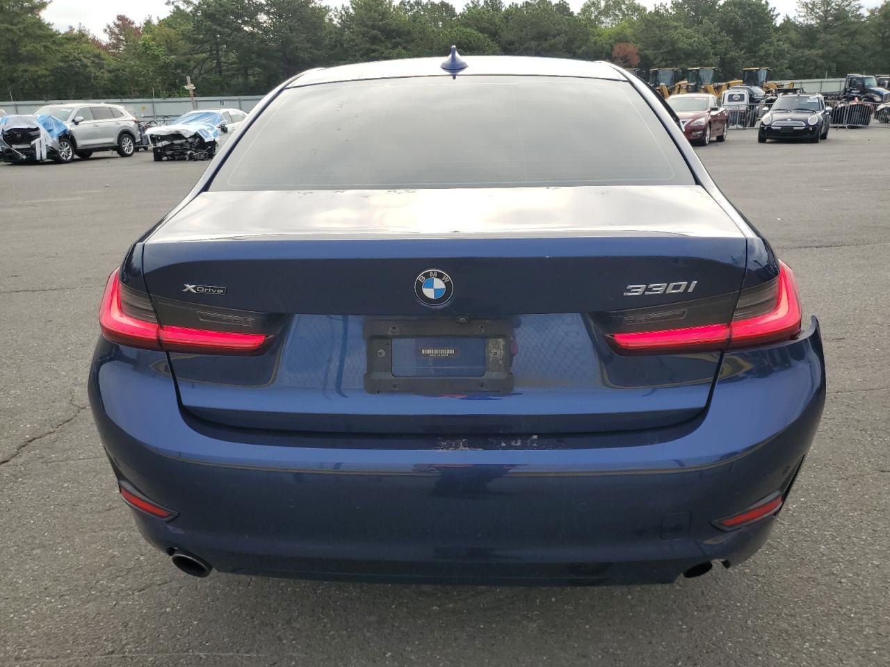 2020 BMW 330Xi - Фото 6