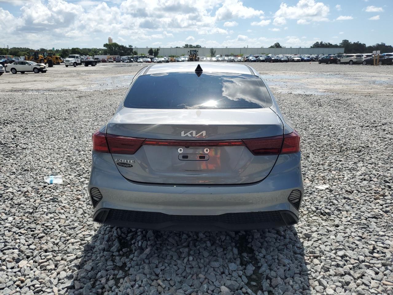 2022 Kia Forte Fe - Image 6