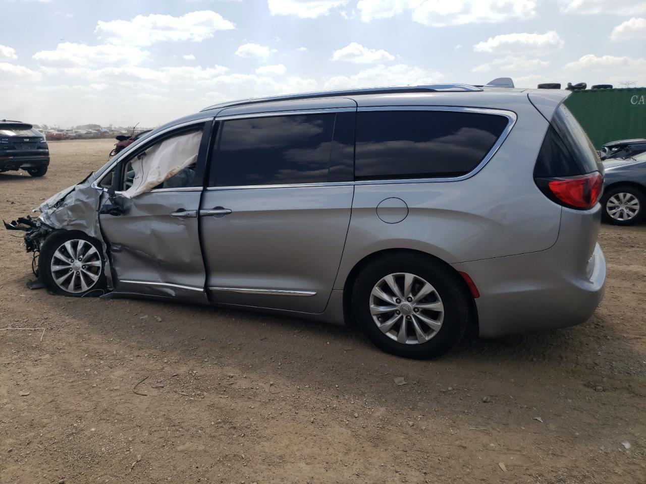 2018 Chrysler Pacifica Touring L - Фото 2