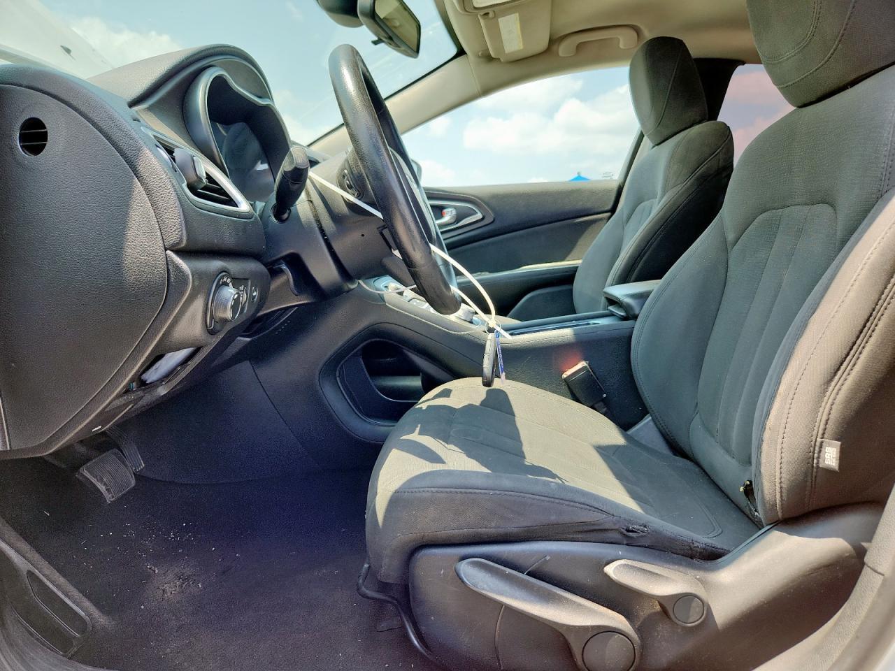 2016 Chrysler 200 Limited - Фото 7