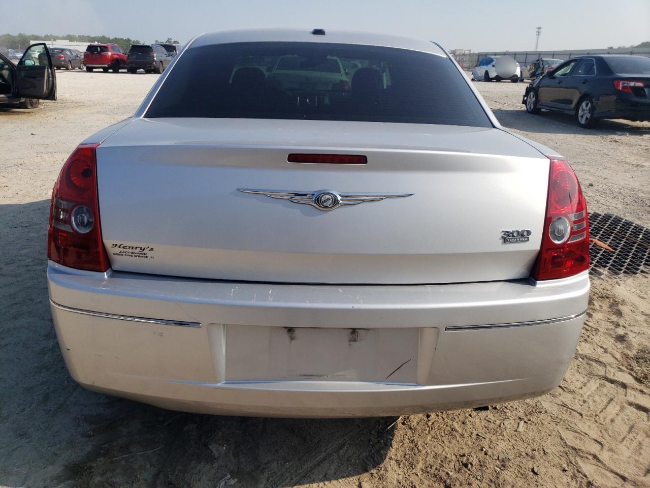 2010 Chrysler 300 Touring - Image 6