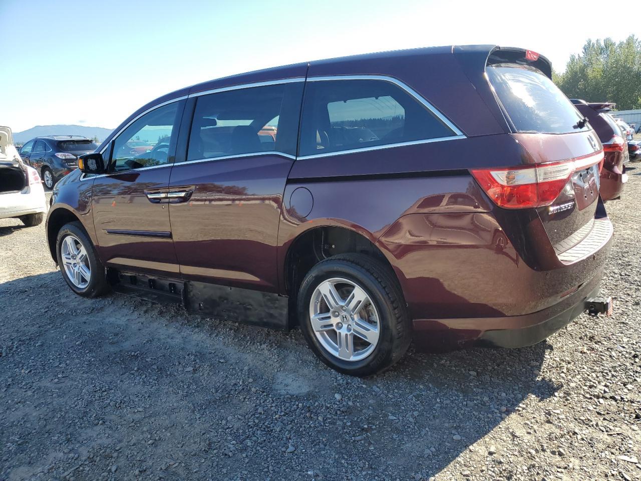 2012 Honda Odyssey Touring - Фото 2