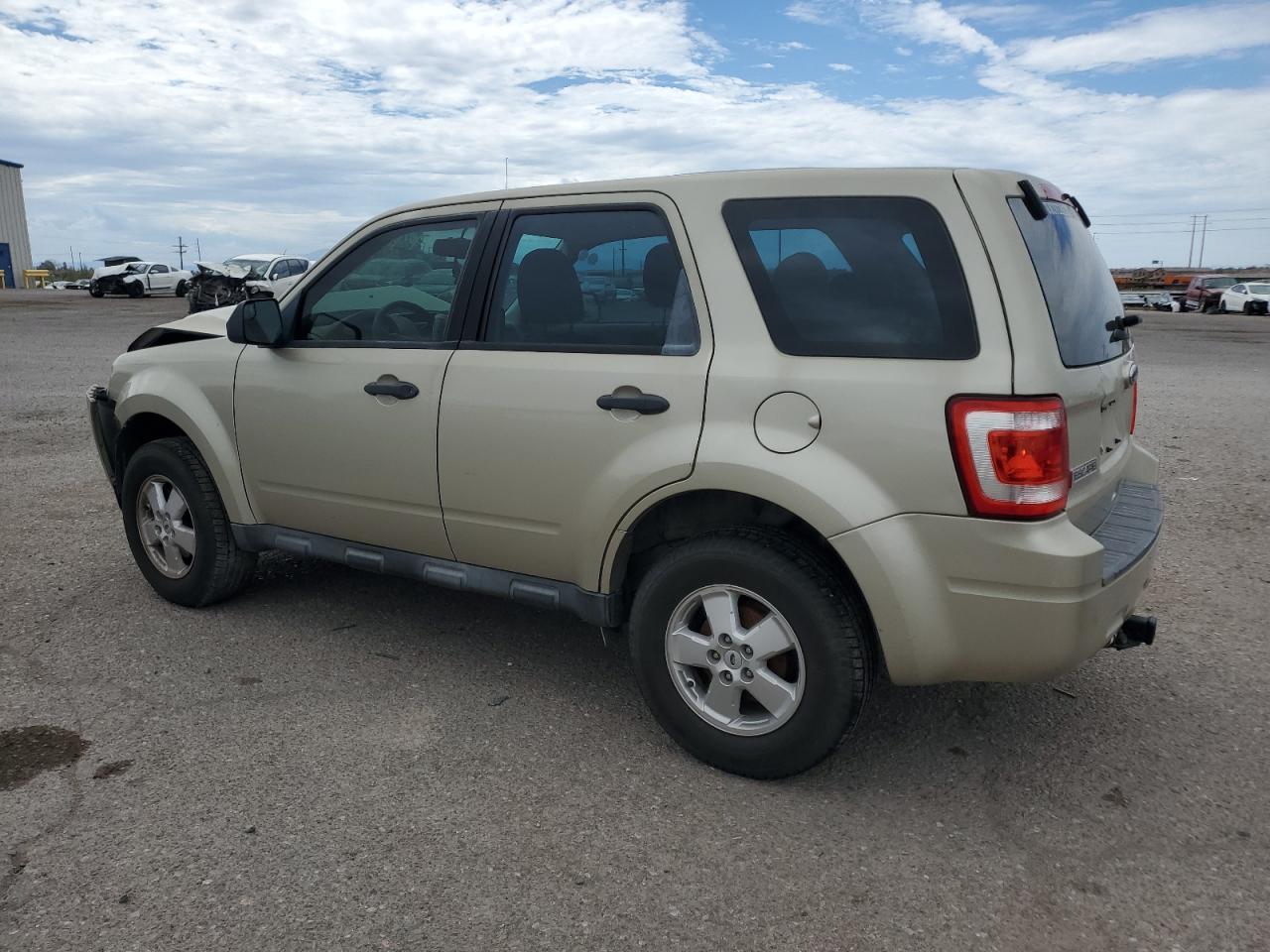 2011 Ford Escape Xls - Фото 2