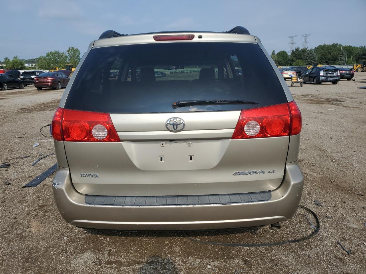 2010 Toyota Sienna Ce - Image 6