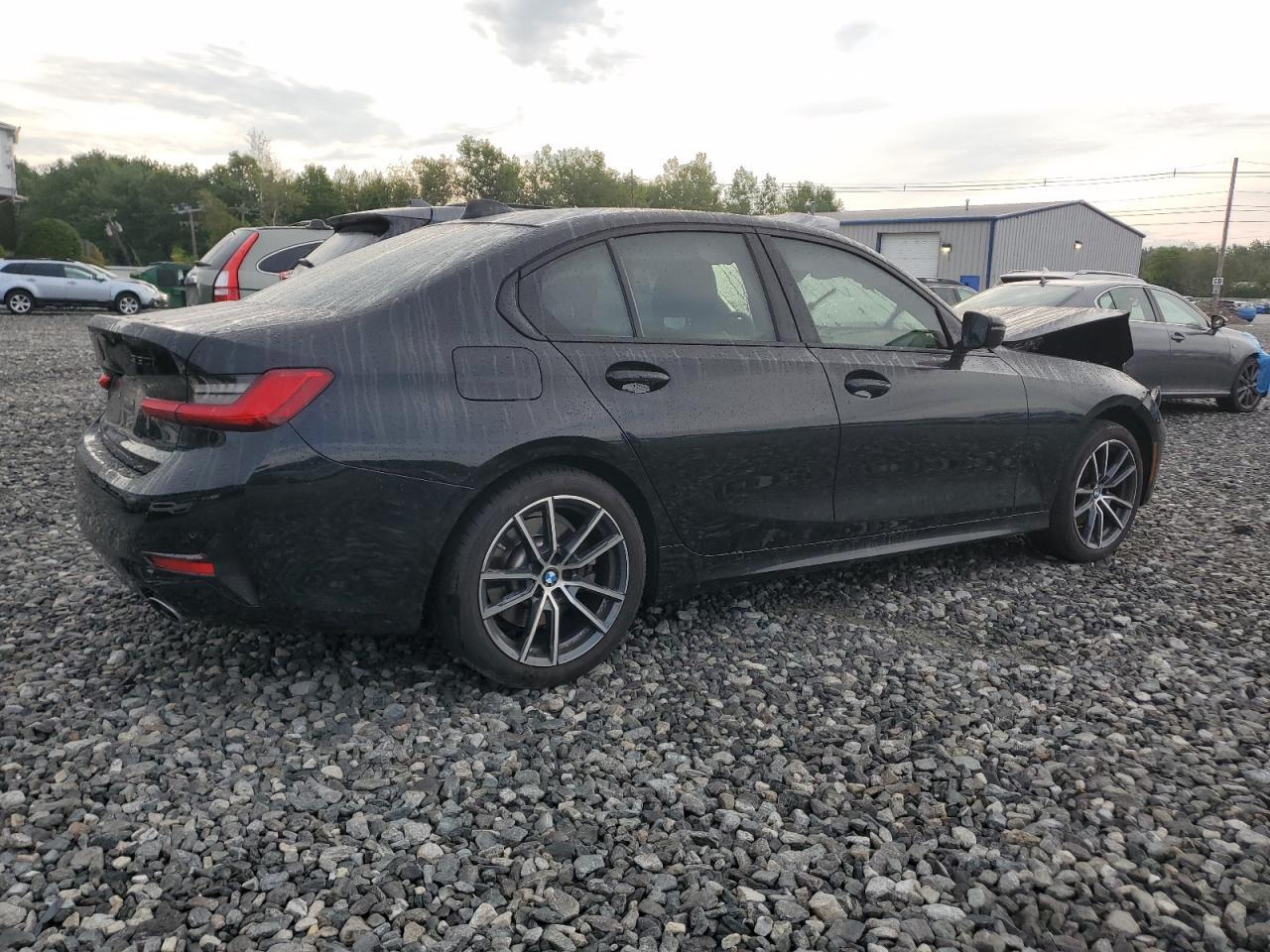 2021 BMW 330Xi - Фото 3