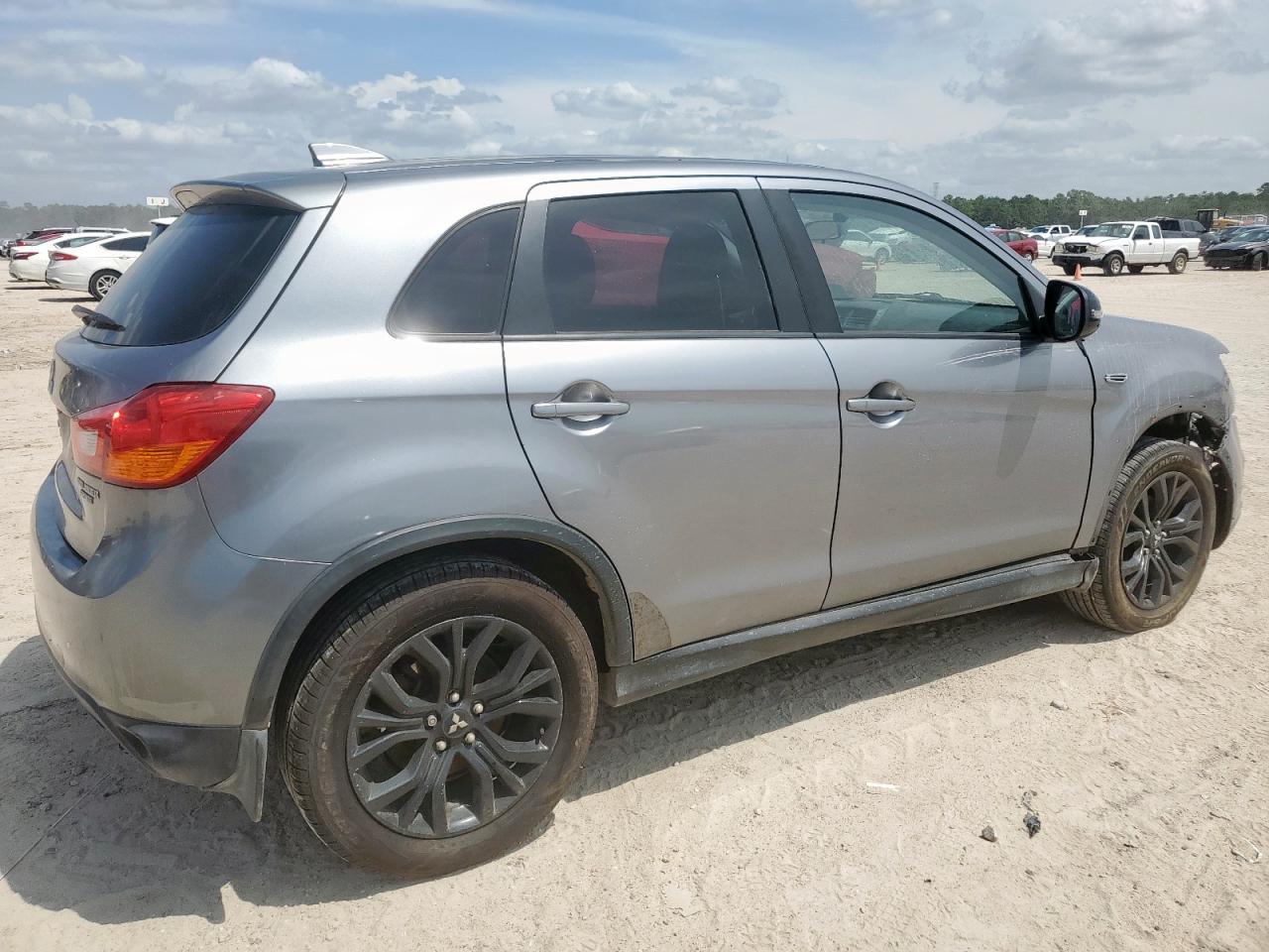 2017 Mitsubishi Outlander Sport Es - Image 3