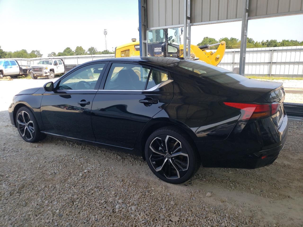 2024 Nissan Altima Sr - Image 2