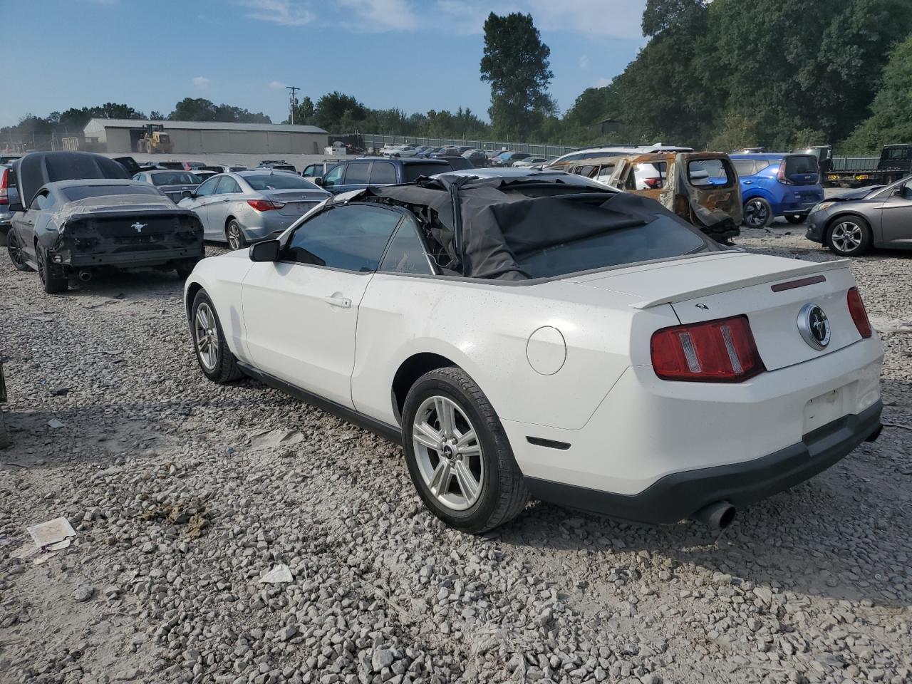 2010 Ford Mustang - Фото 2