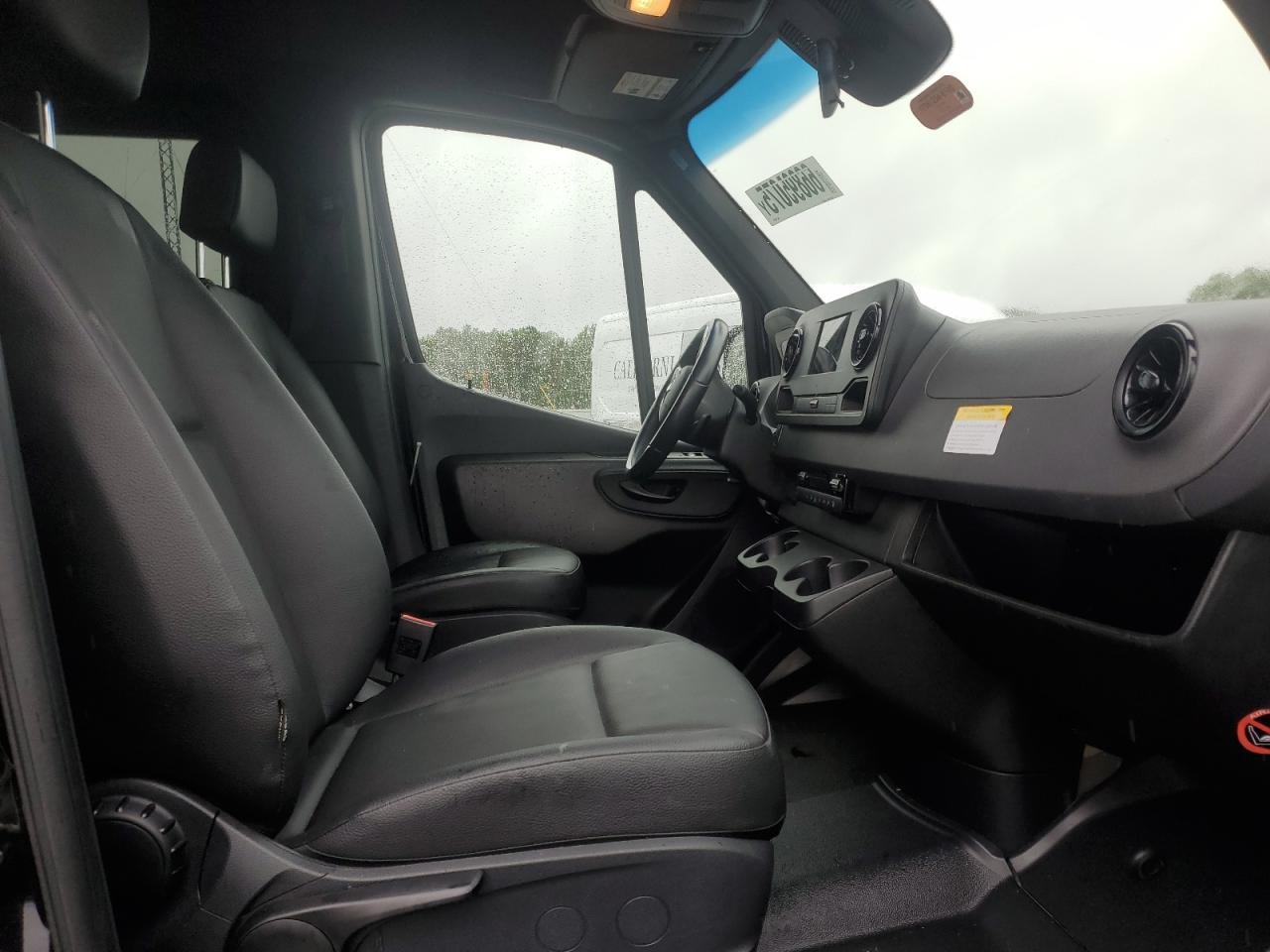 2022 Mercedes-Benz Sprinter 2500 - Image 7