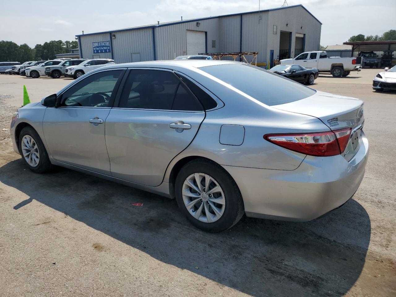 2015 Toyota Camry Le - Фото 2