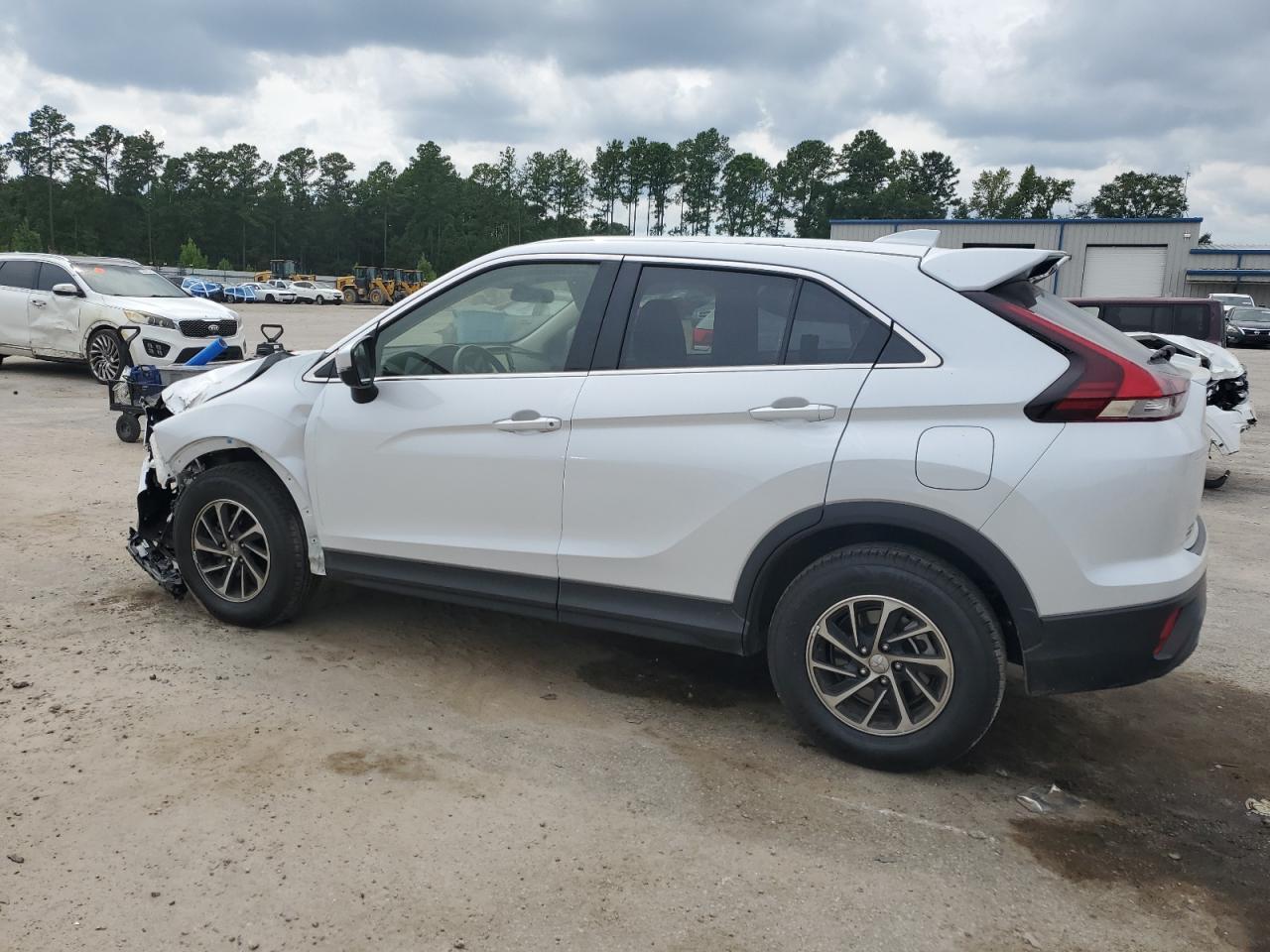 2024 Mitsubishi Eclipse Cross Es - Image 2