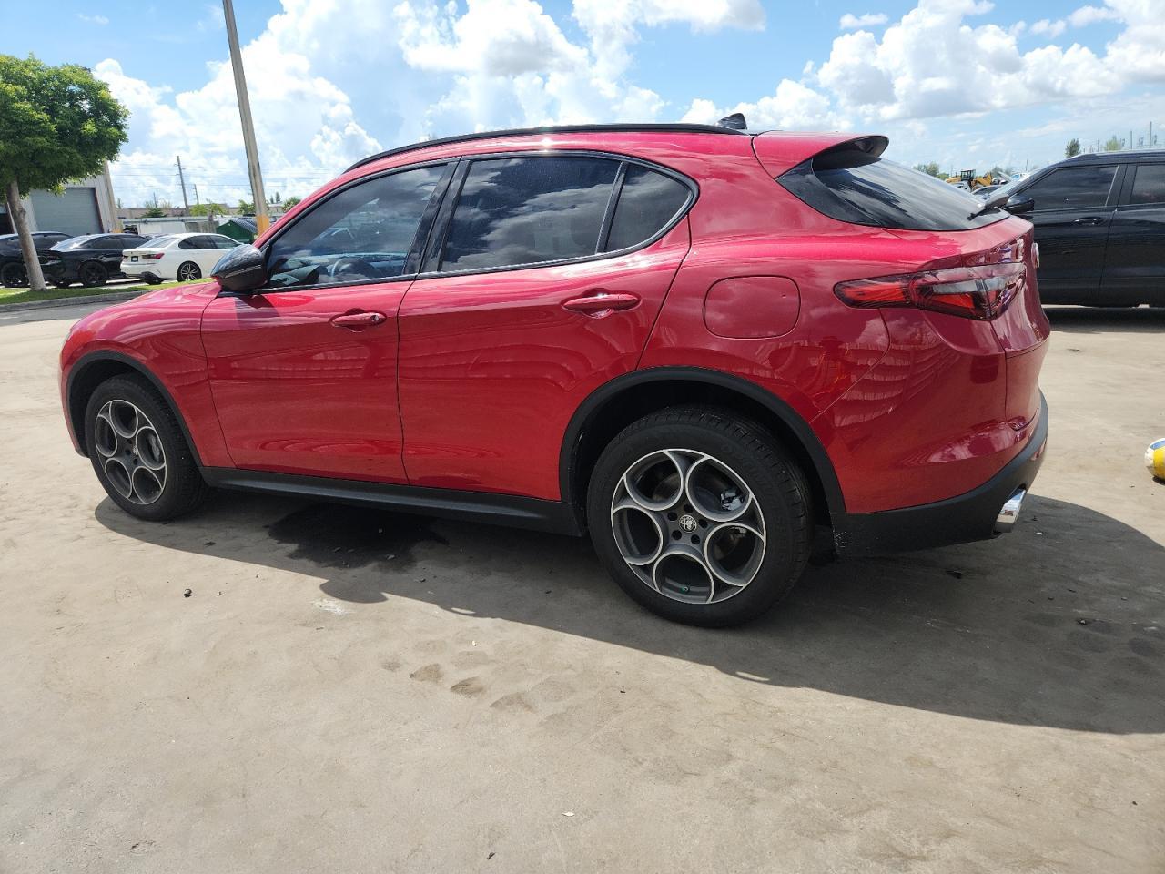 2021 Alfa Romeo Stelvio Sport - Фото 2