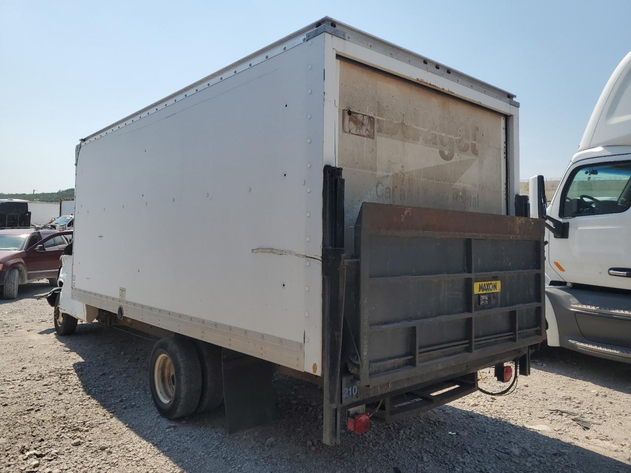 2011 GMC Savana Cutaway G3500 - Фото 2