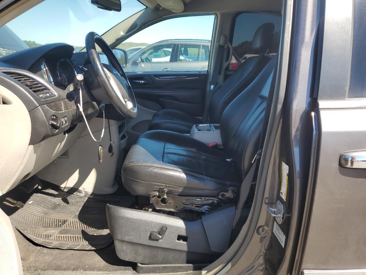 2015 Chrysler Town & Country Touring - Фото 7