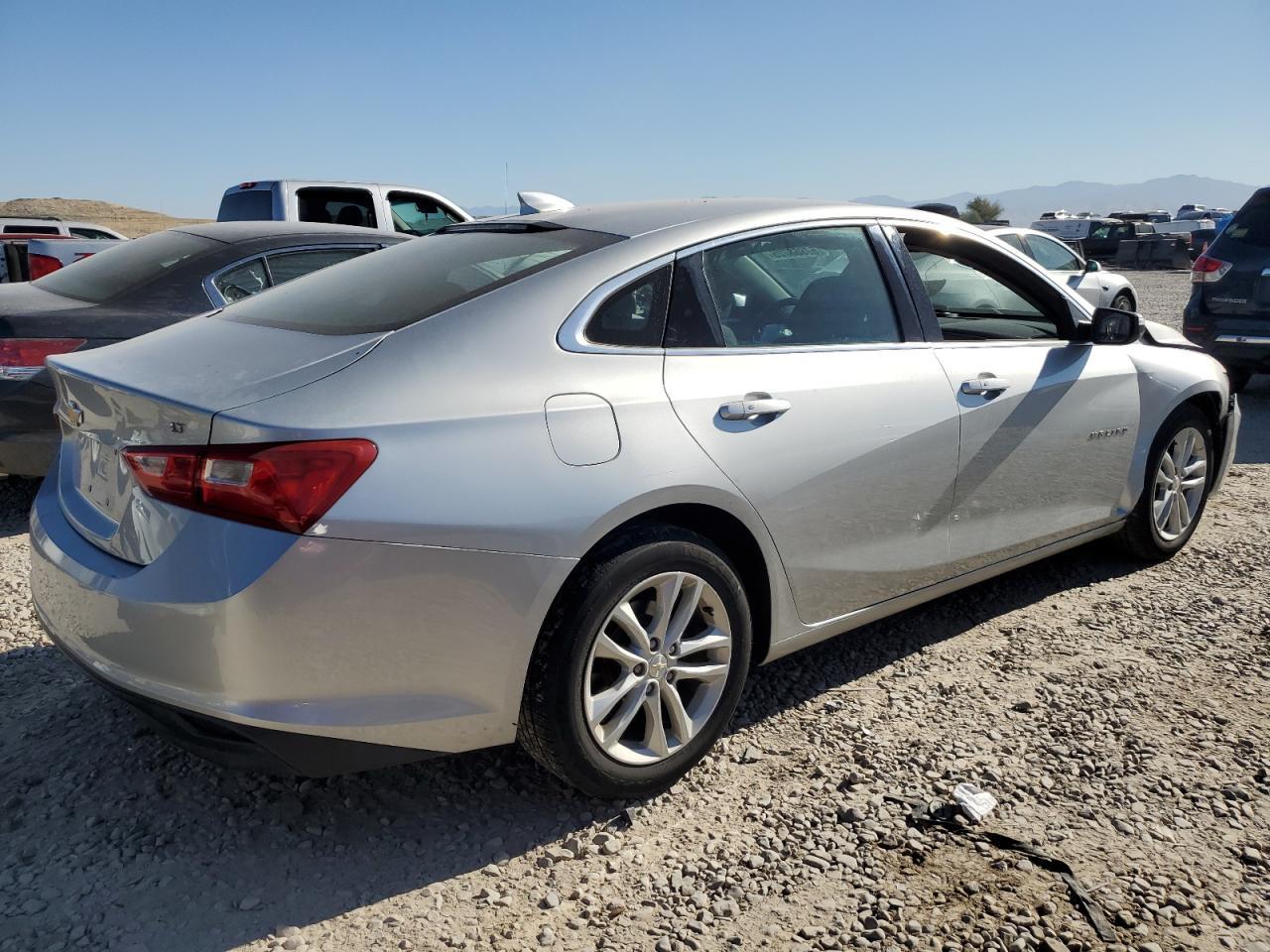 2017 Chevrolet Malibu Lt - Image 3