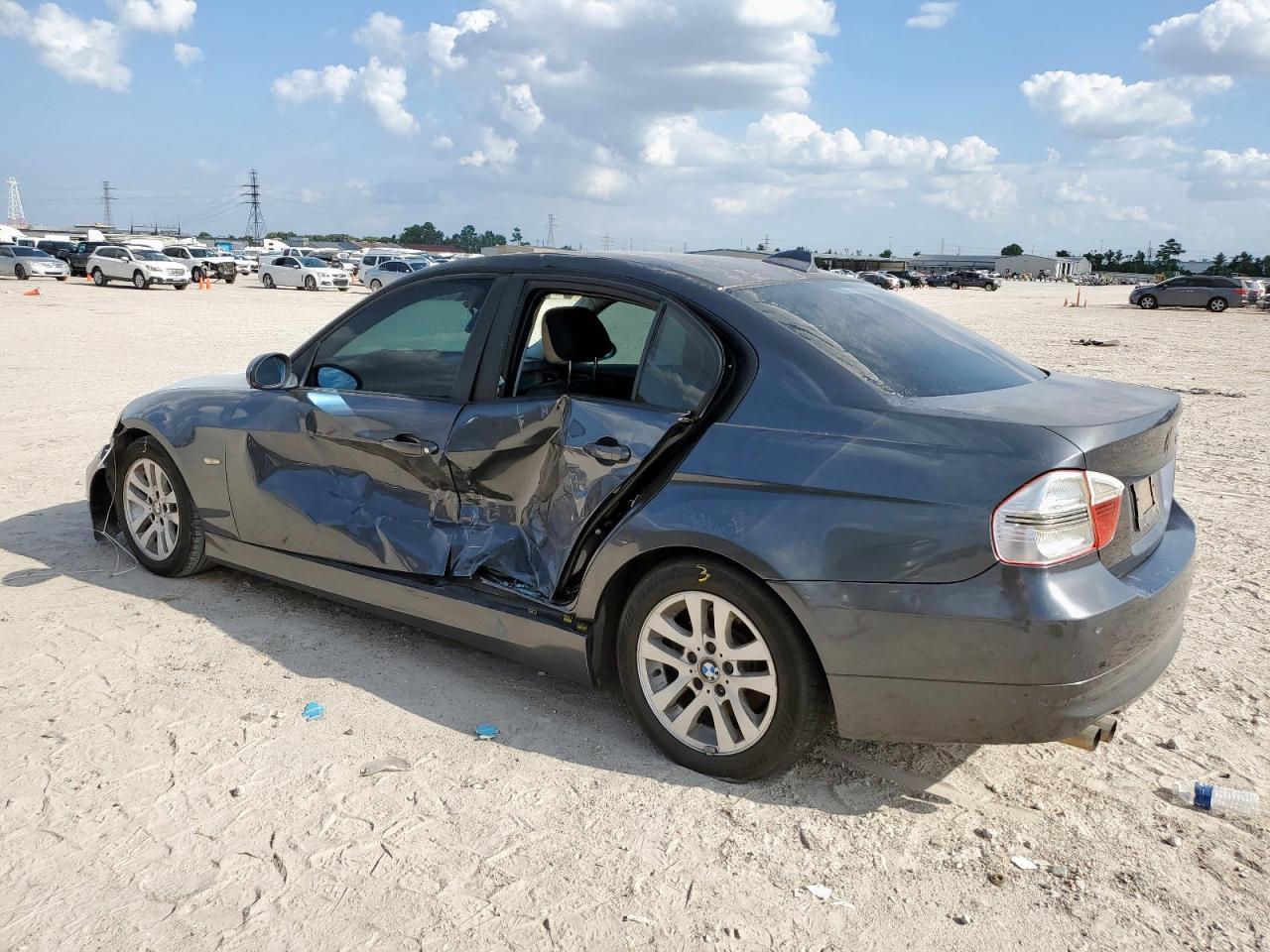 2006 BMW 325 I - Image 2