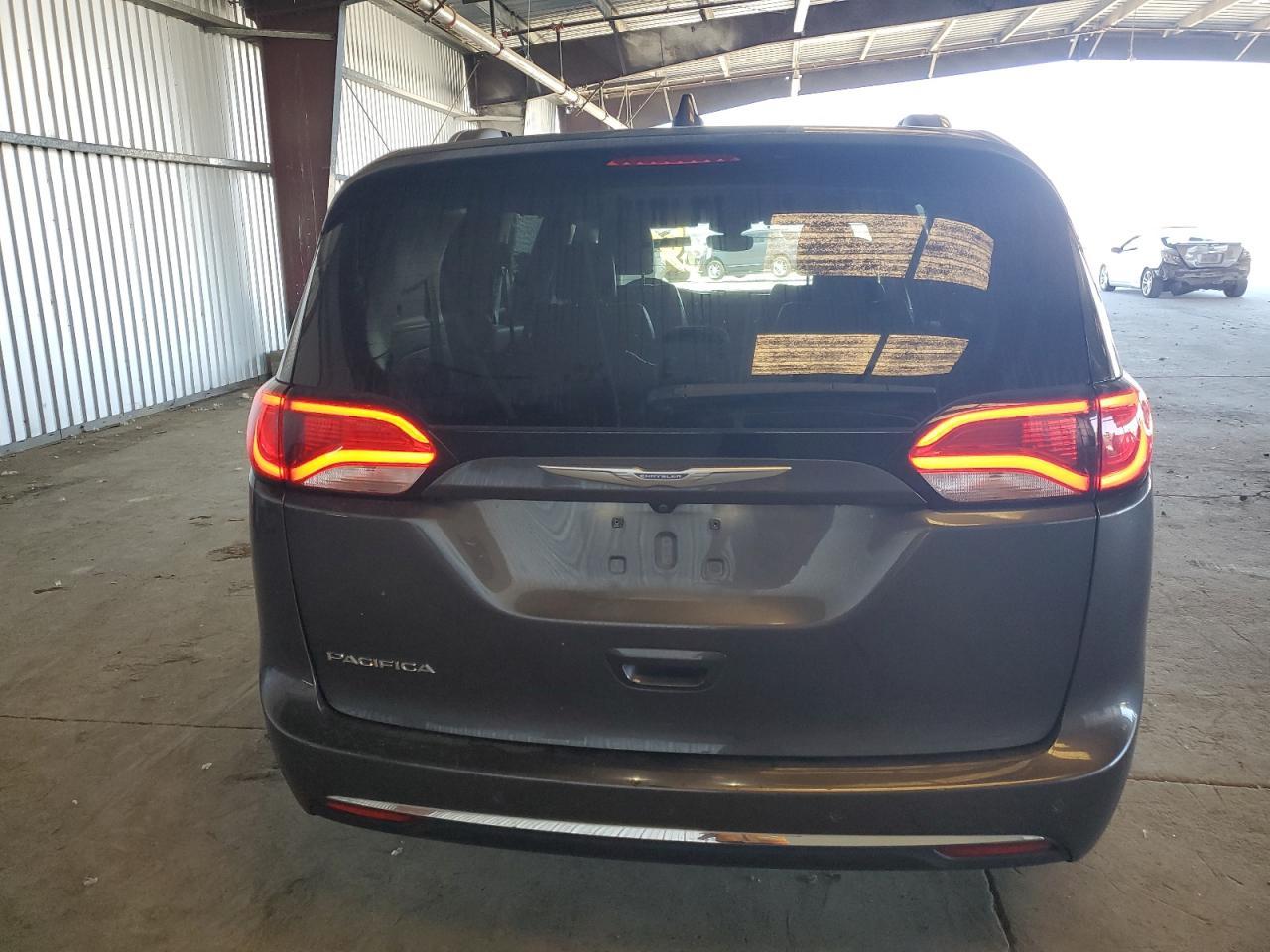 2018 Chrysler Pacifica Touring L - Фото 6