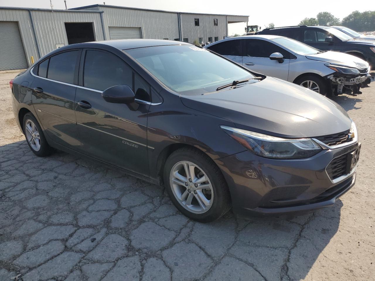 2017 Chevrolet Cruze Lt - Image 4