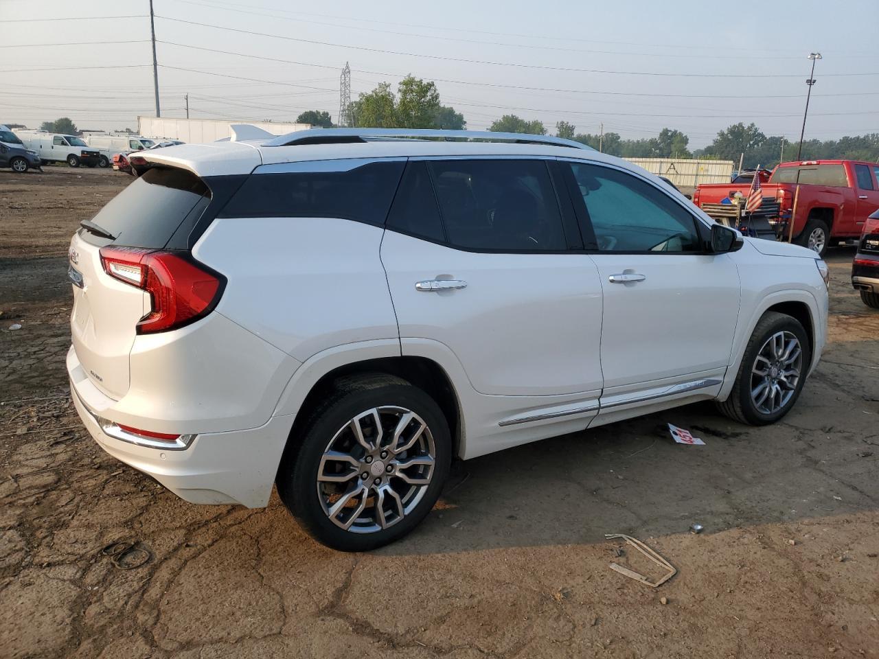 2024 GMC Terrain Denali - Image 3