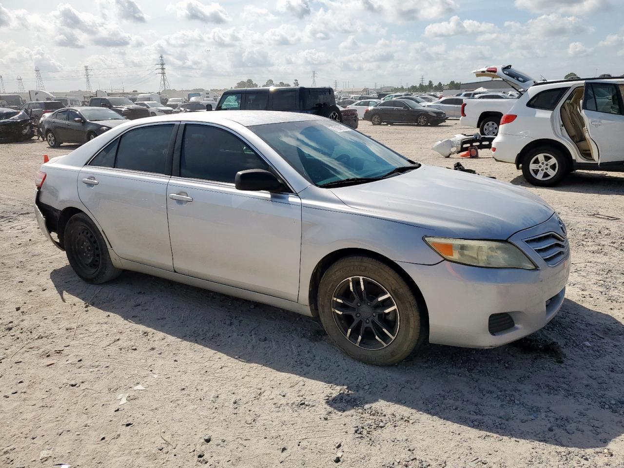 2011 Toyota Camry Base - Фото 4