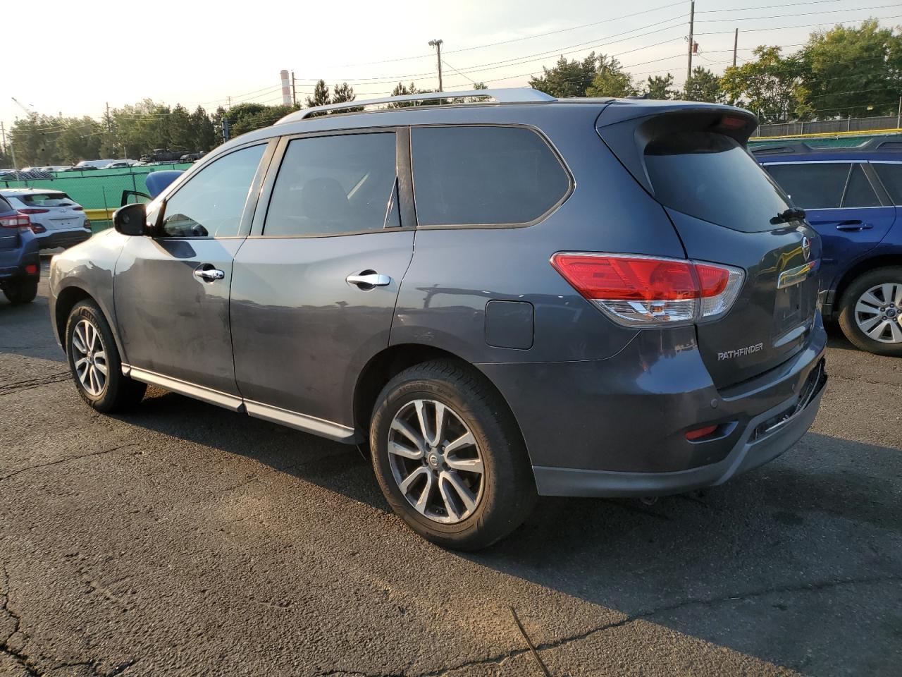 2013 Nissan Pathfinder S - Фото 2