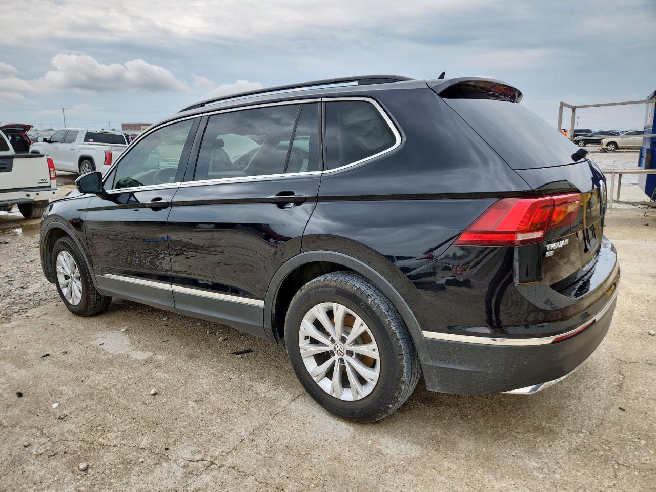 2018 Volkswagen Tiguan Se - Image 2