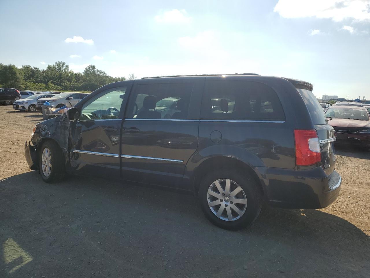 2013 Chrysler Town & Country Touring - Image 2