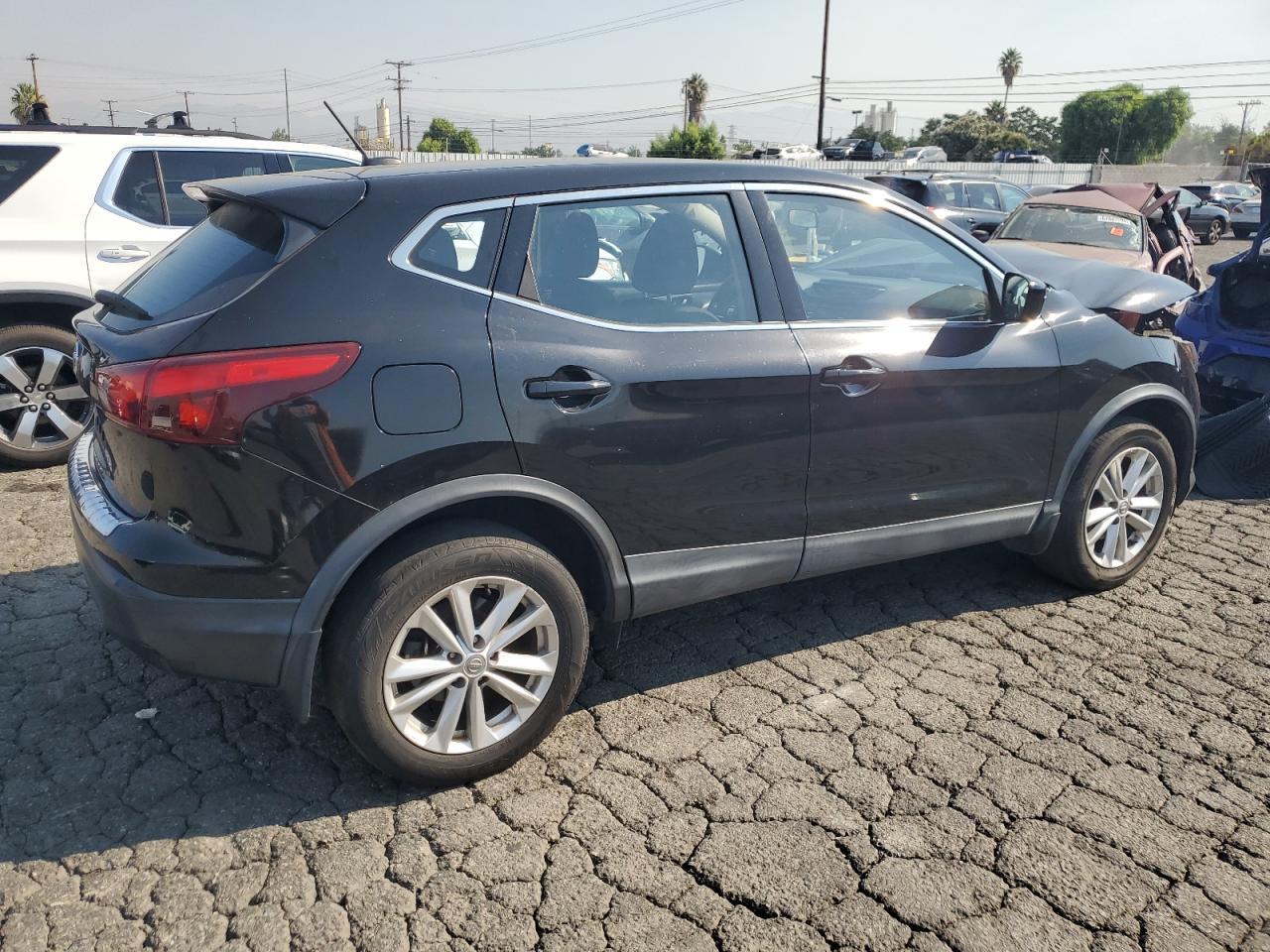 2018 Nissan Rogue Sport S - Фото 3
