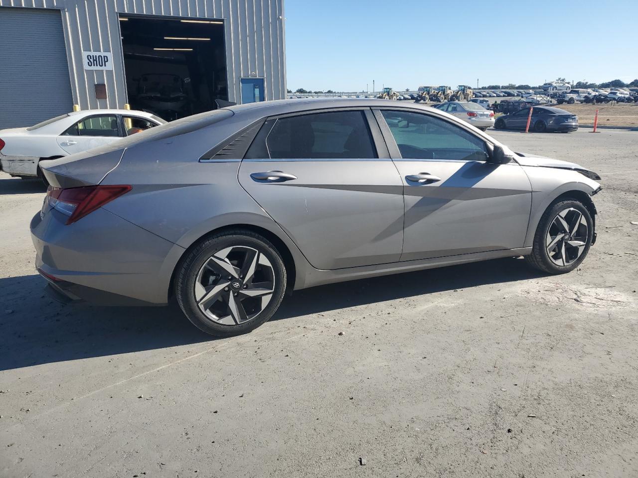 2023 Hyundai Elantra Limited - Фото 3
