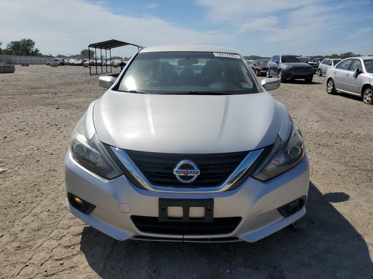 2017 Nissan Altima 2.5 - Image 5