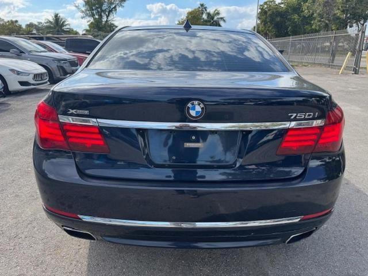 2015 BMW 750 Xi - Image 6