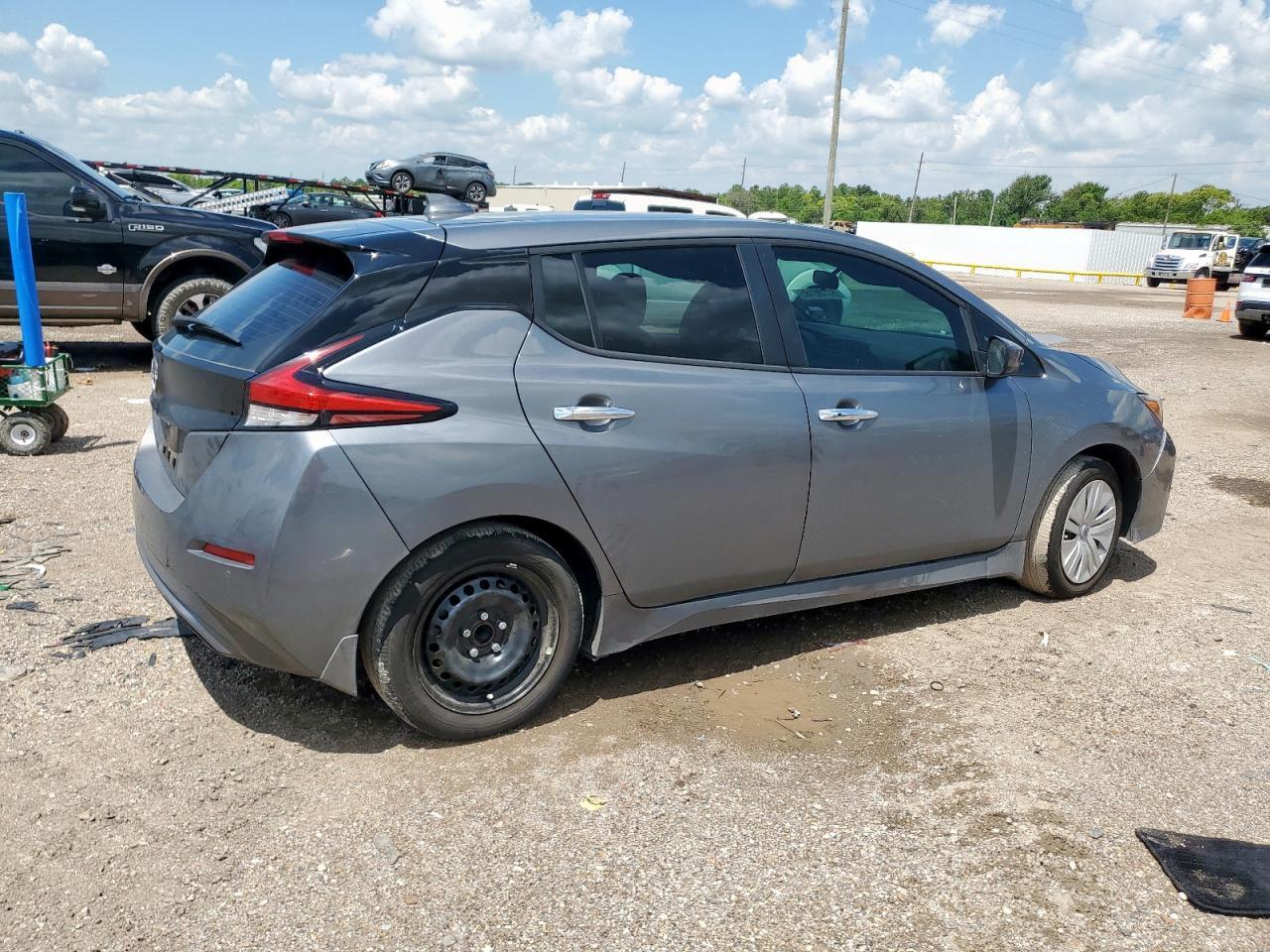 2025 Nissan Leaf S - Image 3