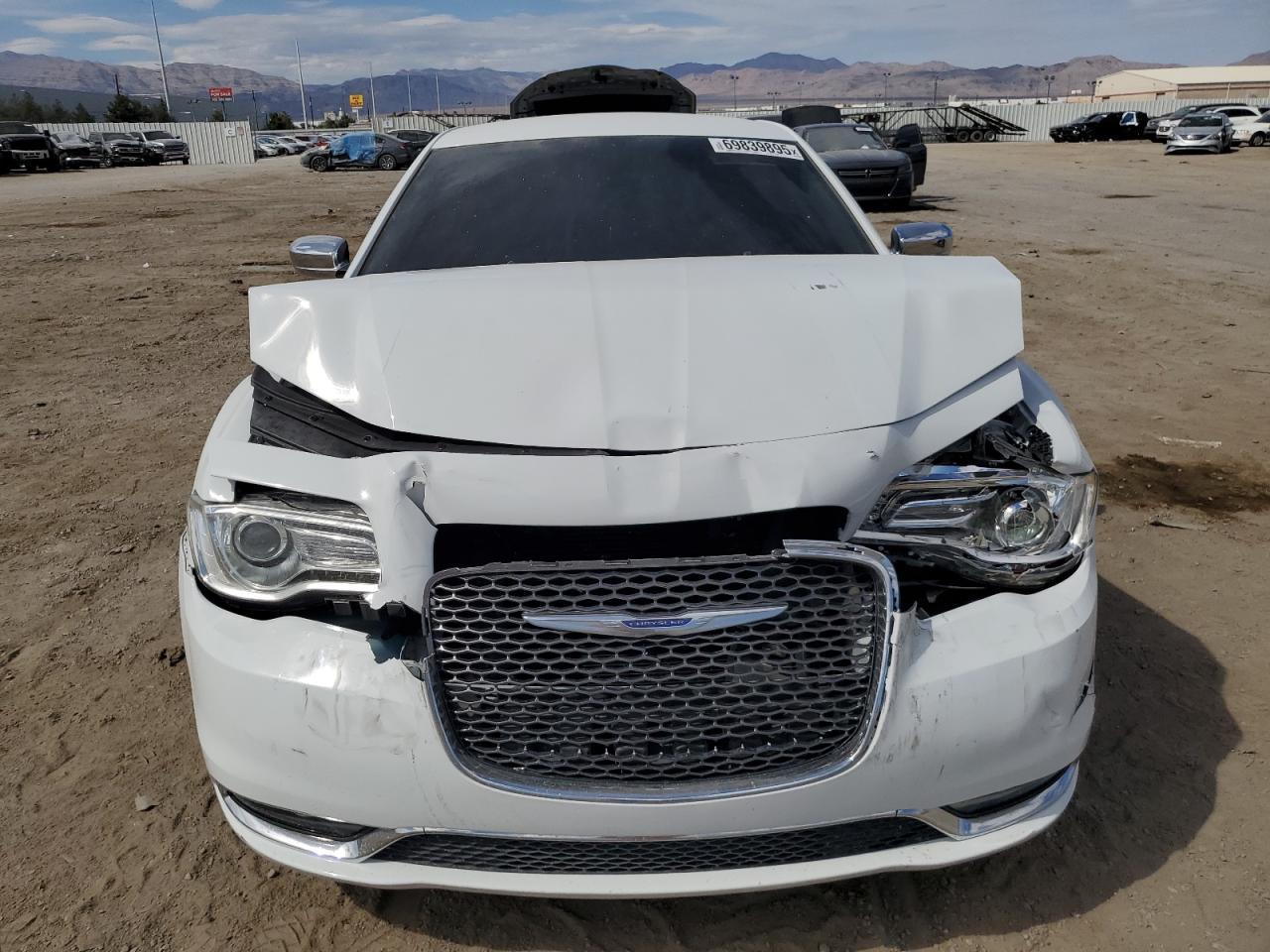 2019 Chrysler 300 Limited - Image 5