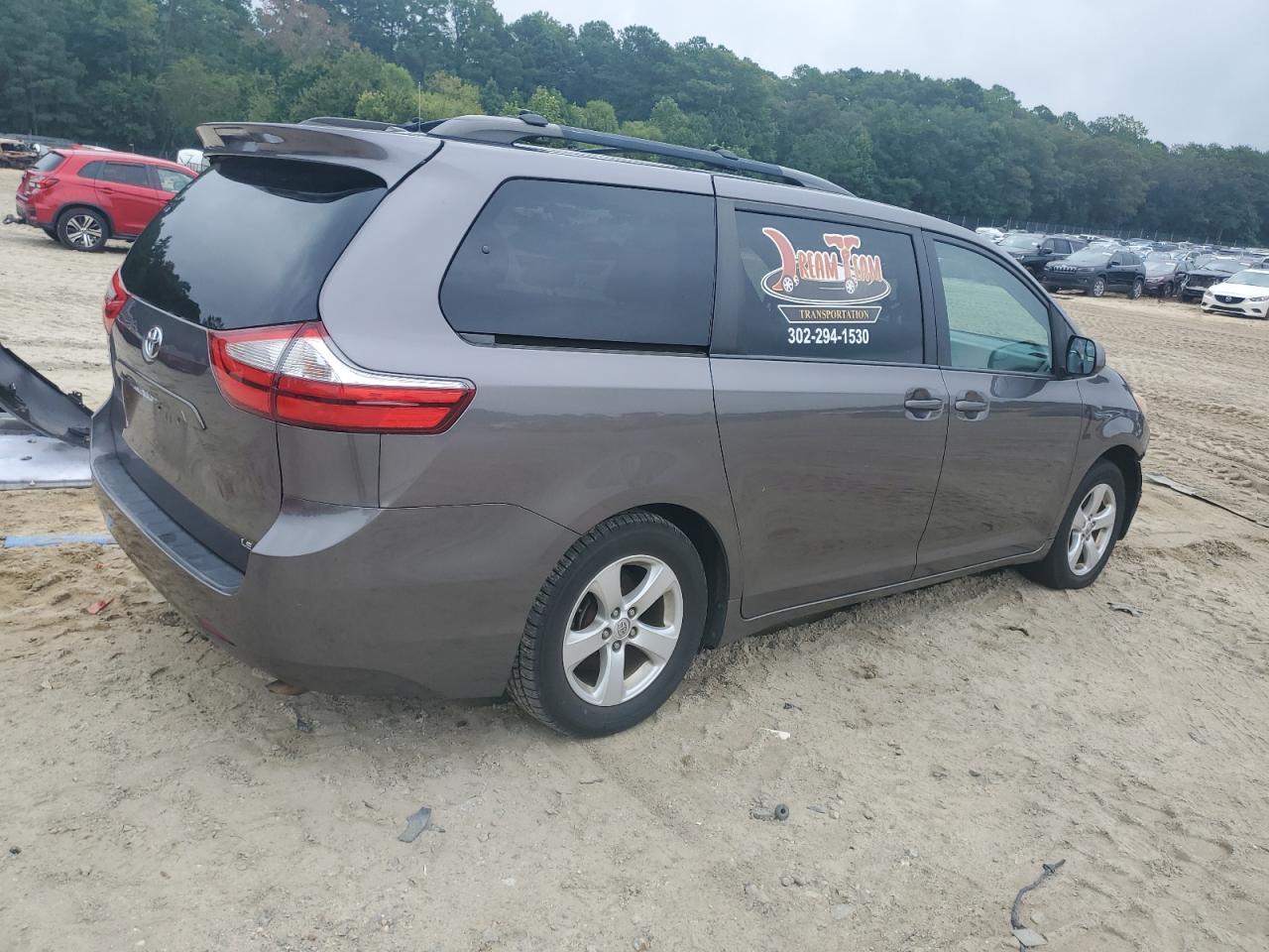 2015 Toyota Sienna Le - Image 3