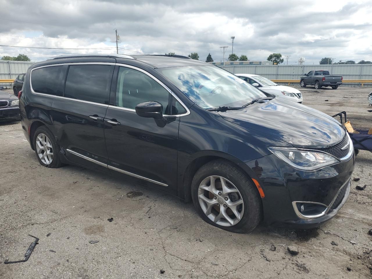 2017 Chrysler Pacifica Touring L Plus - Фото 4