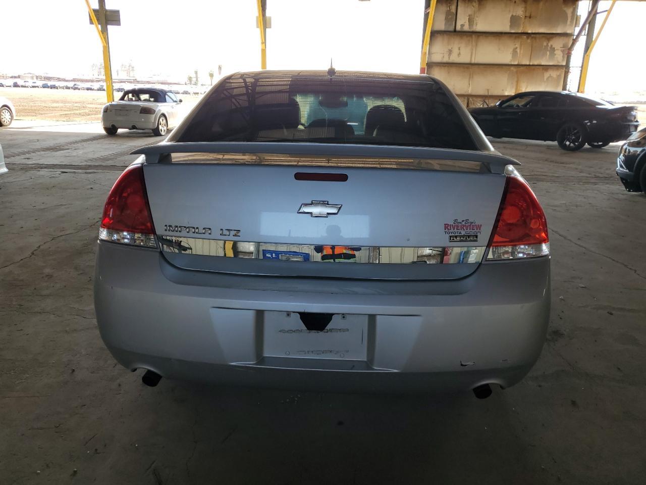 2010 Chevrolet Impala Ltz - Image 6