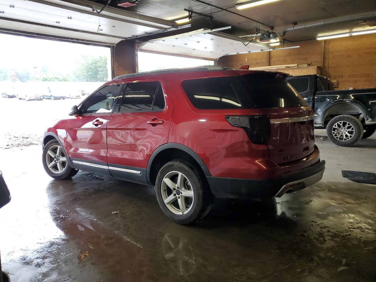 2016 Ford Explorer Xlt - Фото 2
