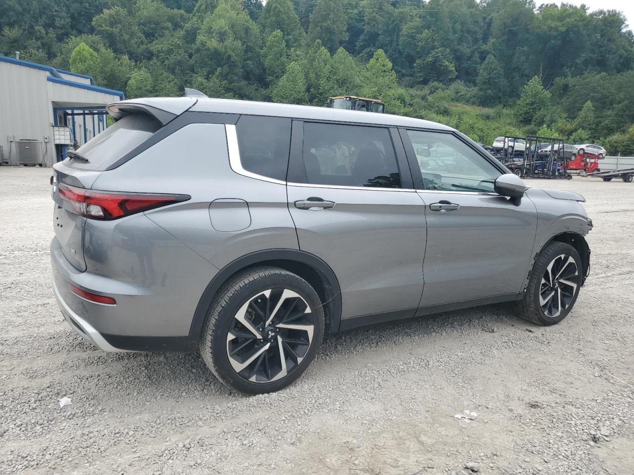 2023 Mitsubishi Outlander Se - Image 3