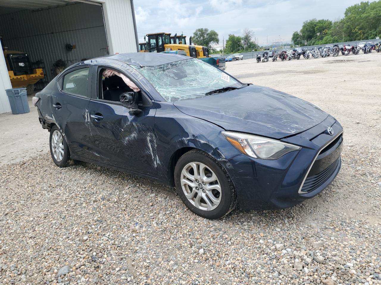 2017 Toyota Yaris Ia - Фото 4