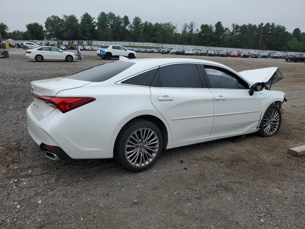 2022 Toyota Avalon Limited - Фото 3