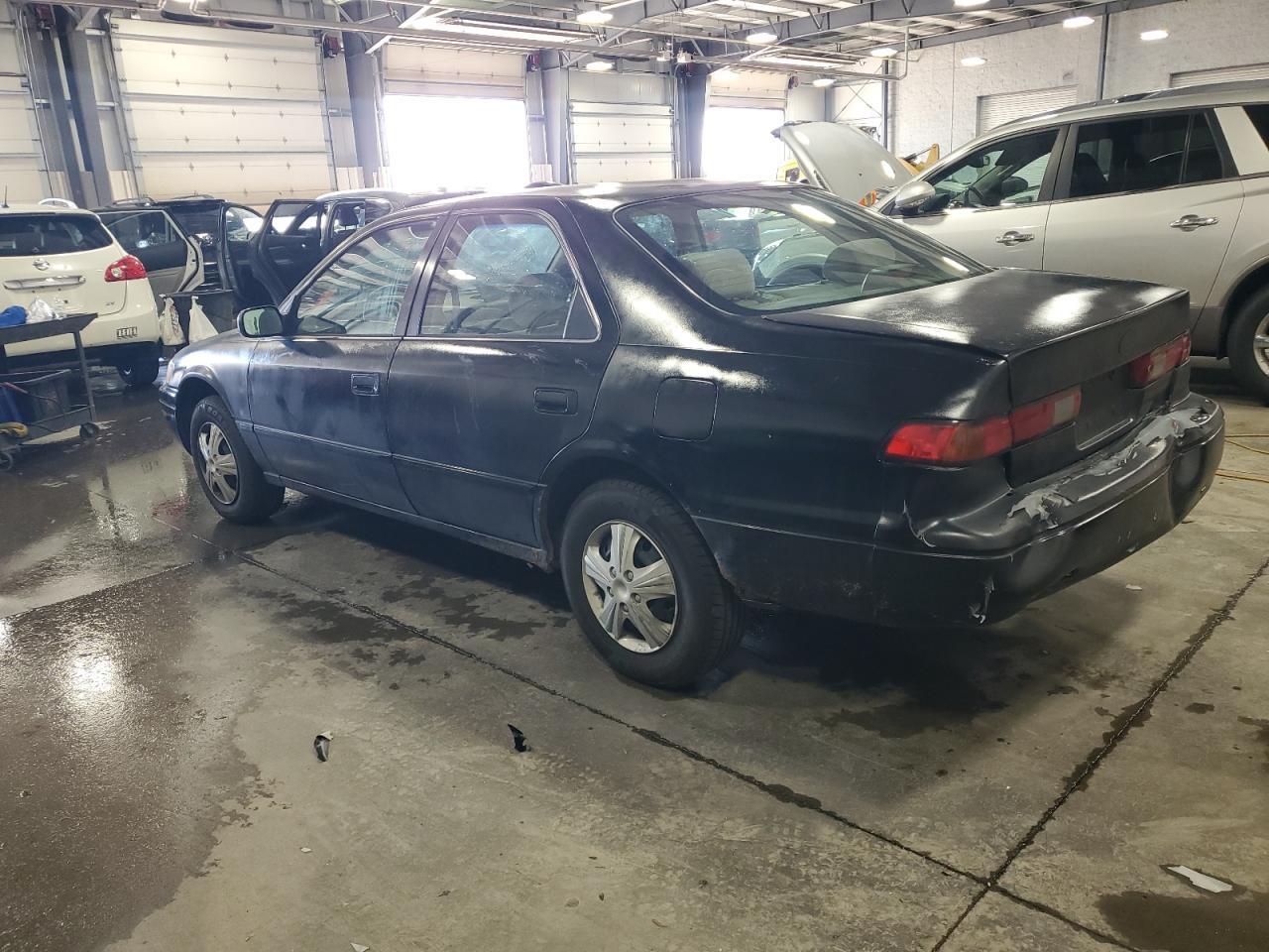 1998 Toyota Camry Le - Фото 2