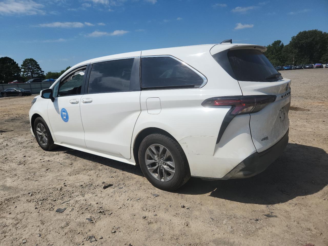 2024 Toyota Sienna Le - Image 2