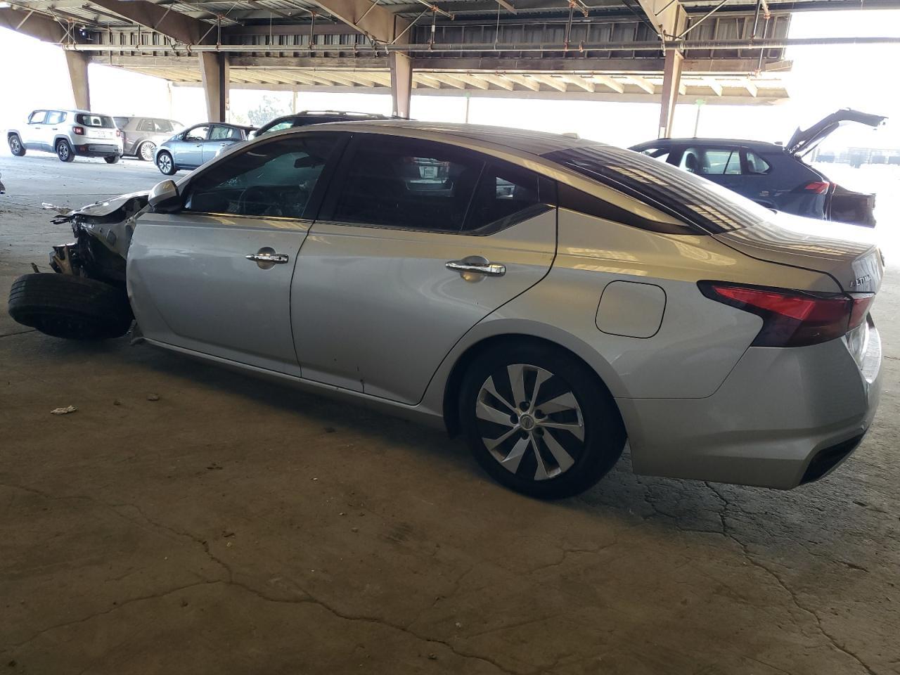 2020 Nissan Altima S - Фото 2