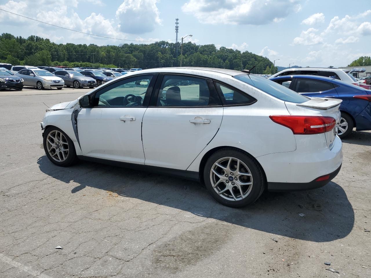 2015 Ford Focus Se - Image 2