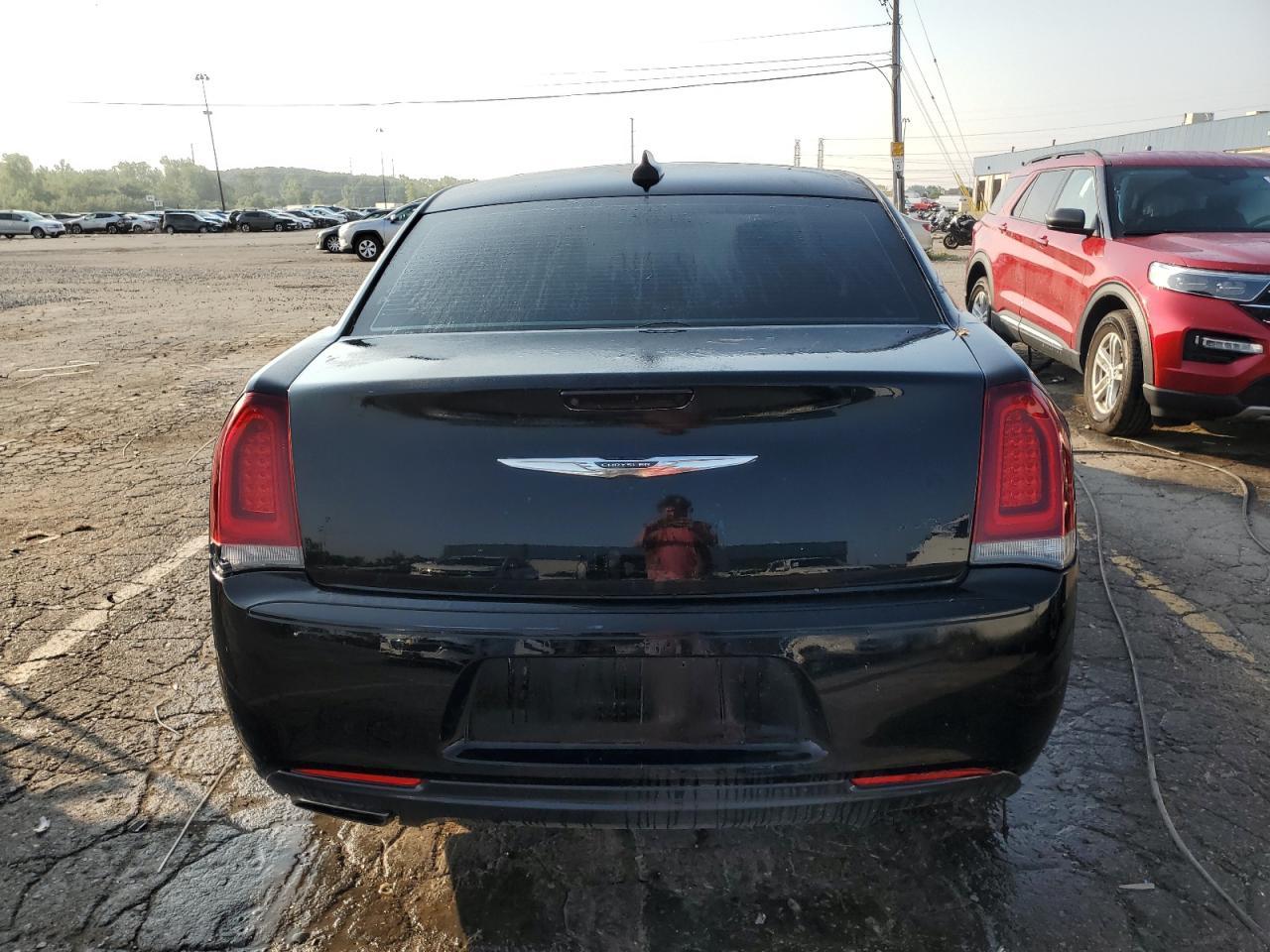 2017 Chrysler 300 S - Image 6