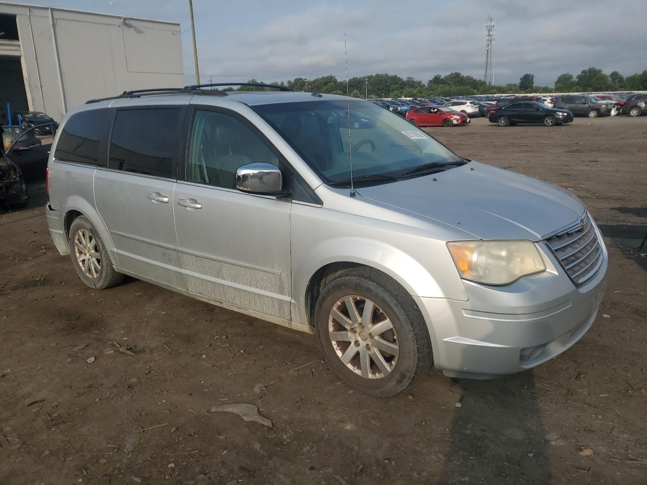 2008 Chrysler Town & Country Touring - Image 4