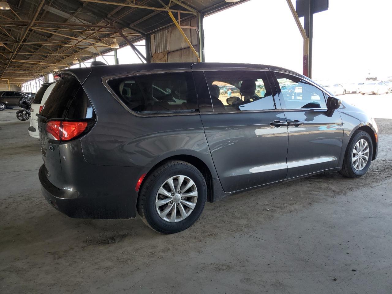 2017 Chrysler Pacifica Touring - Фото 3