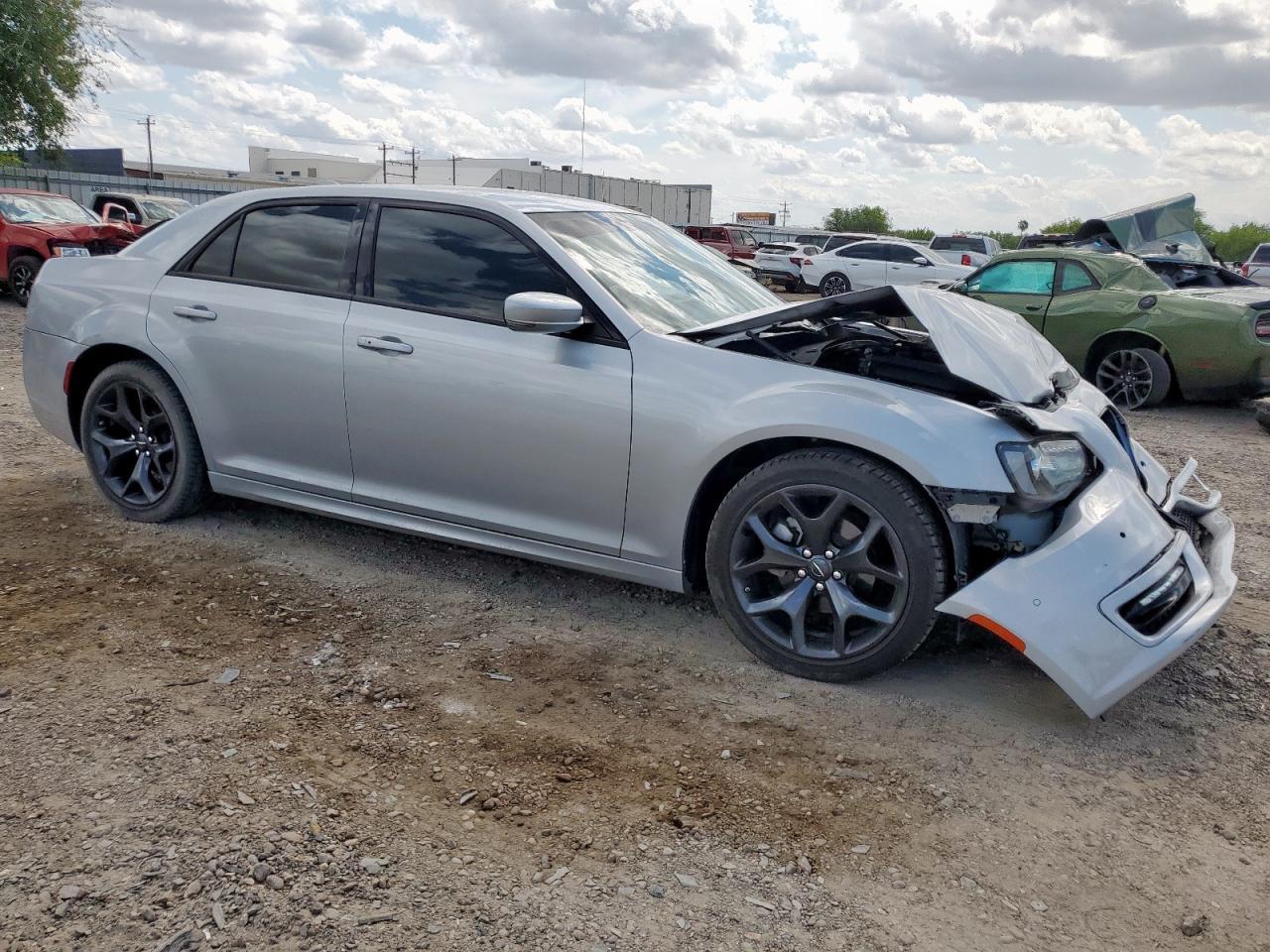 2023 Chrysler 300 Touring L - Image 4