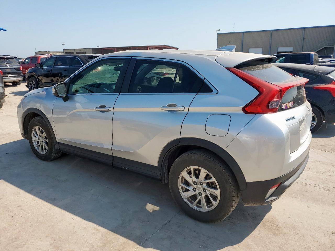 2018 Mitsubishi Eclipse Cross Es - Image 2