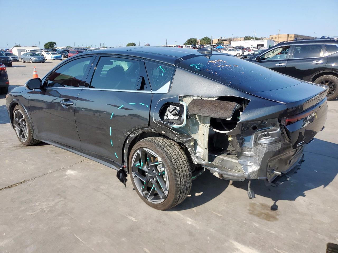 2025 Kia K4 Gt Line - Image 2